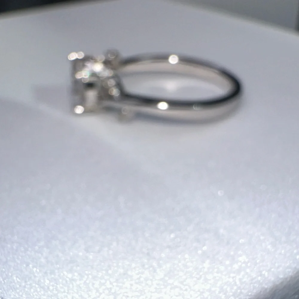 Dazzling Silver Ring with Clear Gemstones Moissanite 1 CT size 5